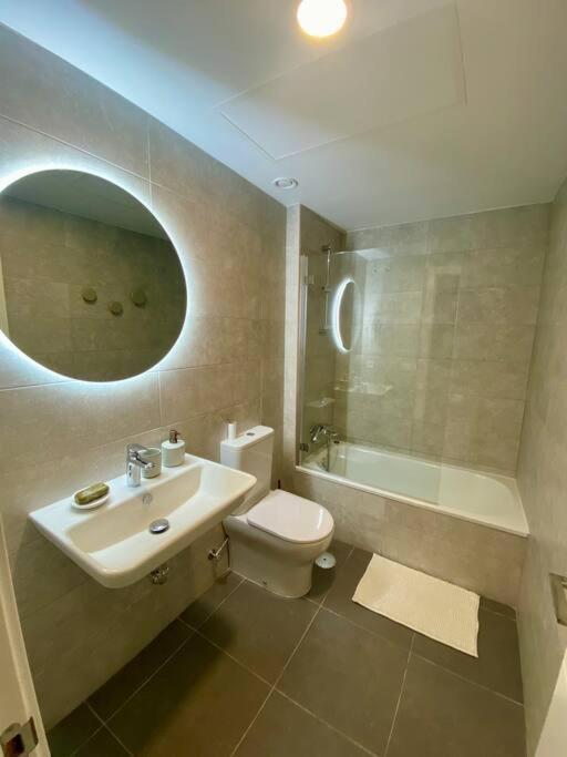 Nuevo Moderno Apartamento De Lujo Sevilla Bagian luar foto